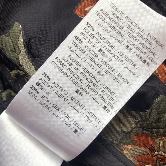 FLASH SALE $3,000 Brand New Salvatore Ferragamo Floral Blazer
Size: 36 - Picture 5 of 13